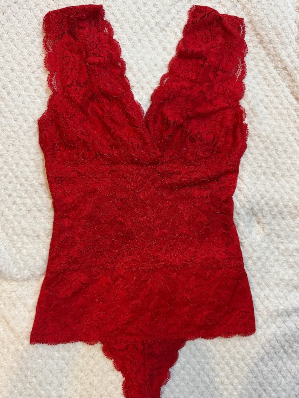 Guess Women’s V-Neck Lace Galoon Bodysuit, Red Hot, Size XXS, New With Tags